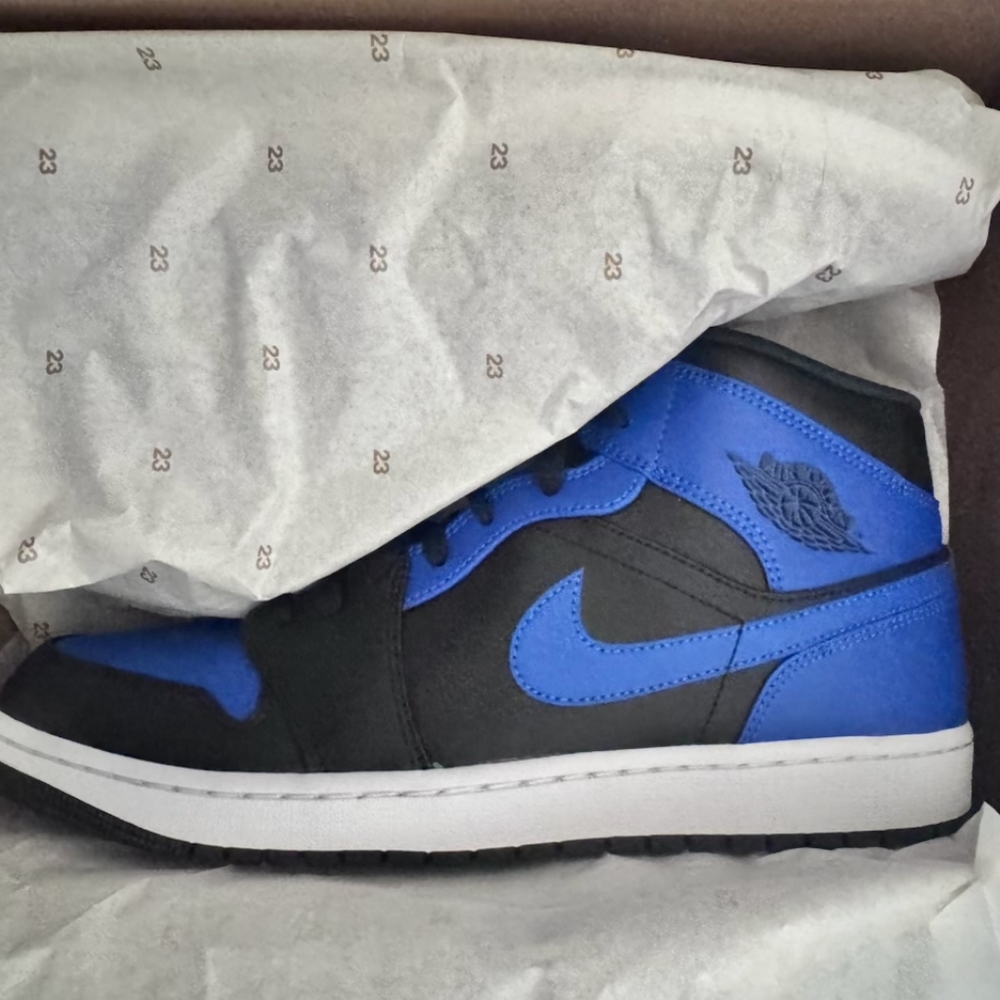 Air Jordan Mid "Hyper Royal Blue"